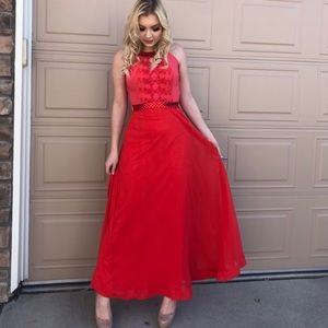 Long sleeveless red dress